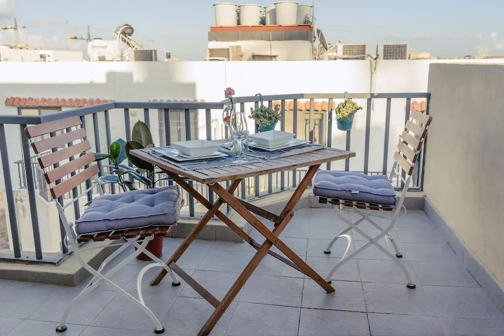 Cozy 1Bdr Penthouse In Gzira! Near Beach Front And Wifi