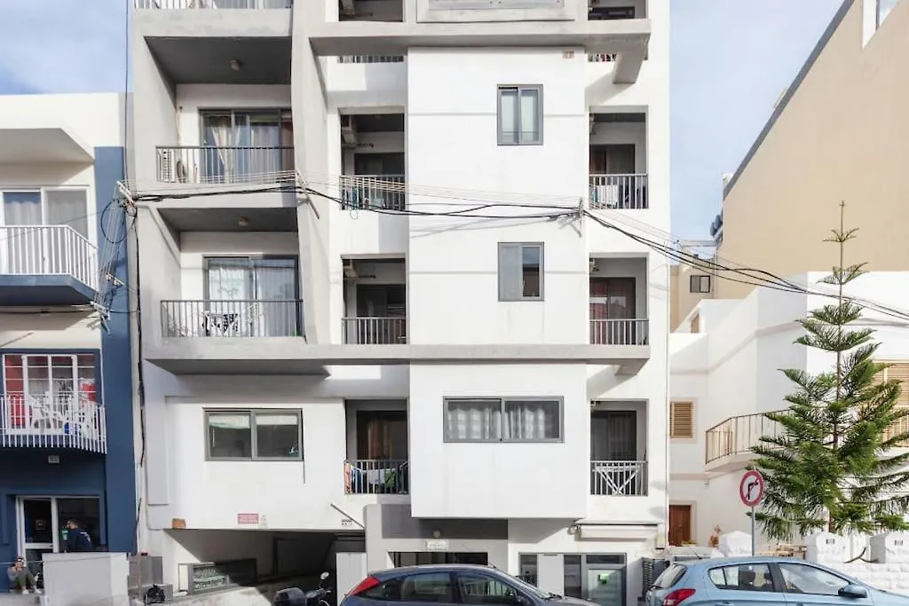Cozy 1Bdr Penthouse In Gzira! Near Beach Front And Wifi Malta