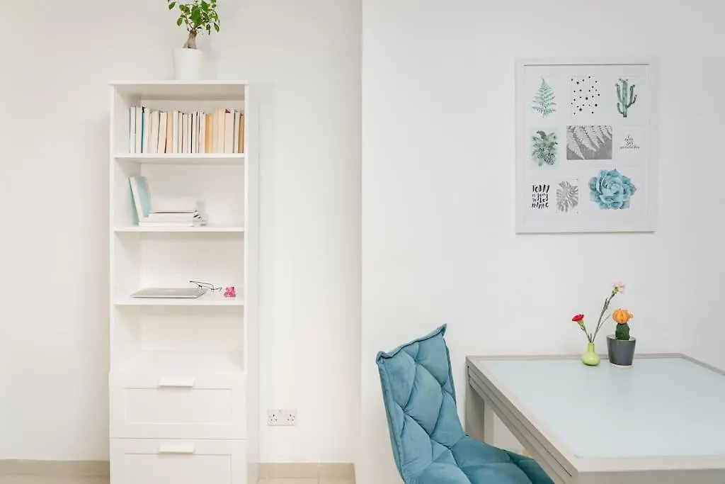 Apartment Cozy 1Bdr Penthouse In Gzira! Near Beach Front And Wifi
