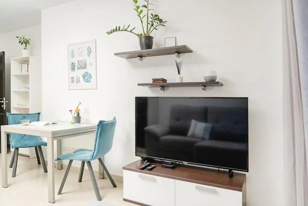 Cozy 1Bdr Penthouse In Gzira! Near Beach Front And Wifi 0*, Gzira Malta