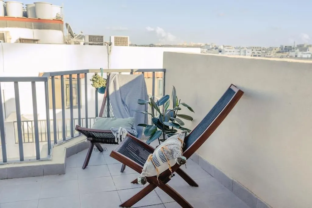 Cozy 1Bdr Penthouse In Gzira! Near Beach Front And Wifi 0*, Gzira Malta
