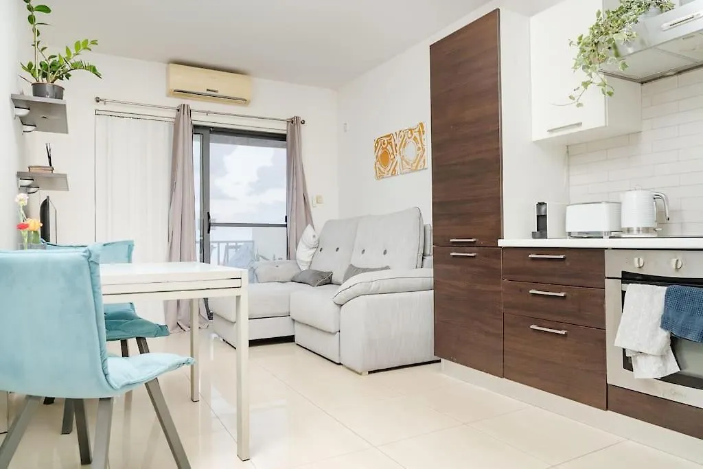 Cozy 1Bdr Penthouse In Gzira! Near Beach Front And Wifi Malta